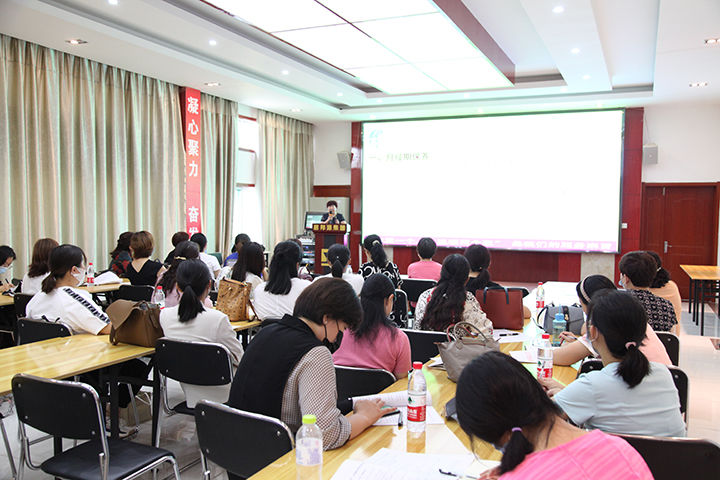2021年8月26日，濟南市總工會(huì )黨組成員、副主席于虹和女工部部長(cháng)張紹峰一行來(lái)我集團公司調研
