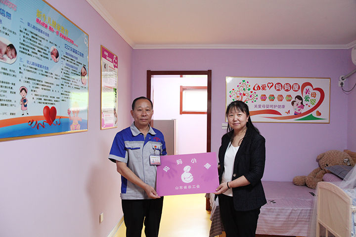 2021年8月26日，濟南市總工會(huì )黨組成員、副主席于虹和女工部部長(cháng)張紹峰一行來(lái)我集團公司調研