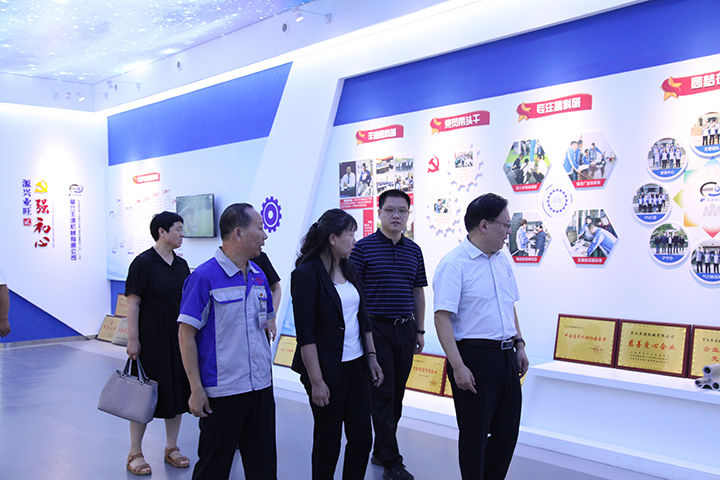 2021年8月26日，濟南市總工會(huì )黨組成員、副主席于虹和女工部部長(cháng)張紹峰一行來(lái)我集團公司調研